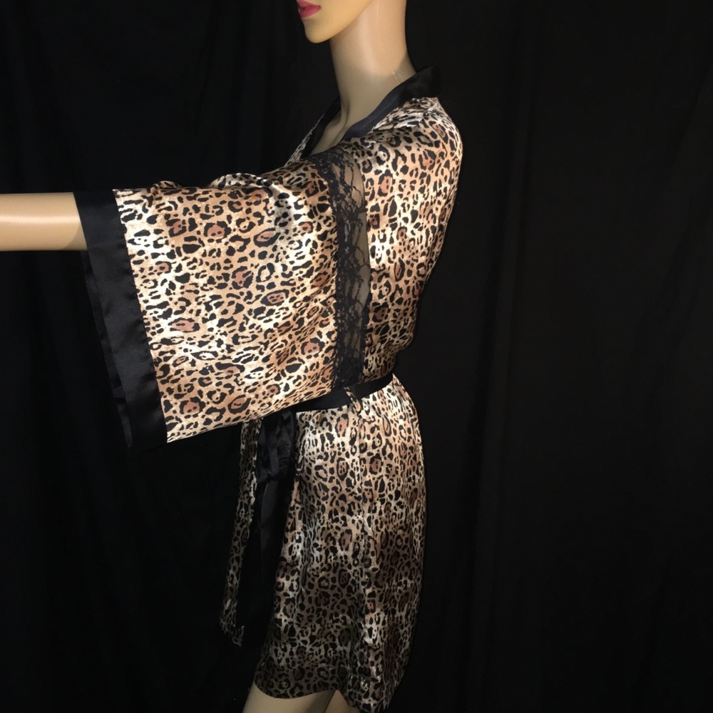 Victoria’s Secret Kimono Robe - Picture 3 of 8